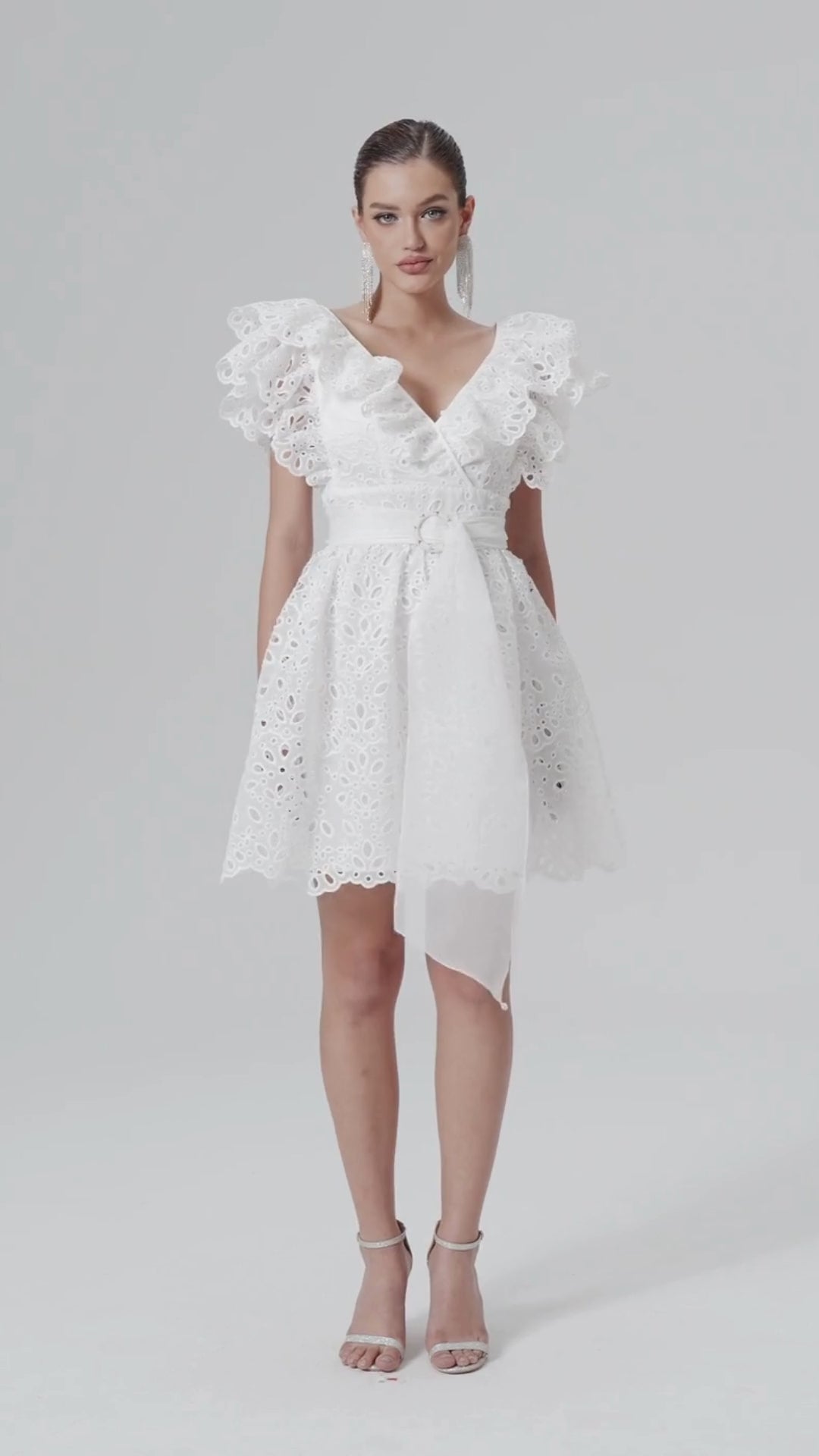 Wing-like straps short dress